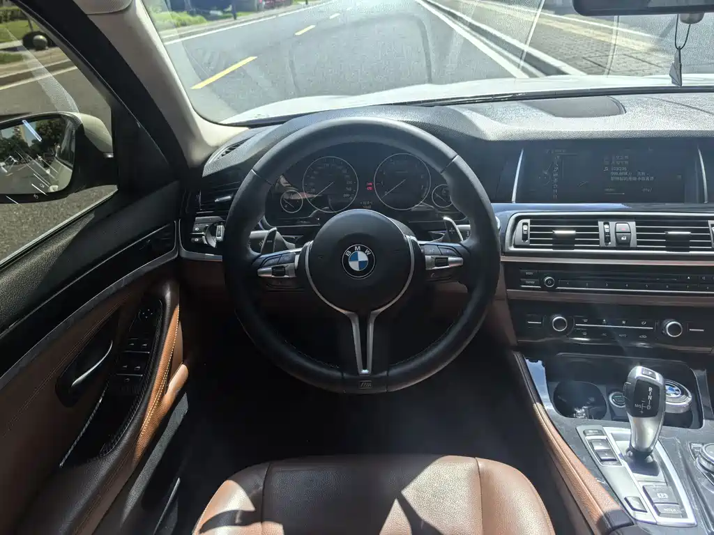 BMW 5 Series 2014 — фото 12