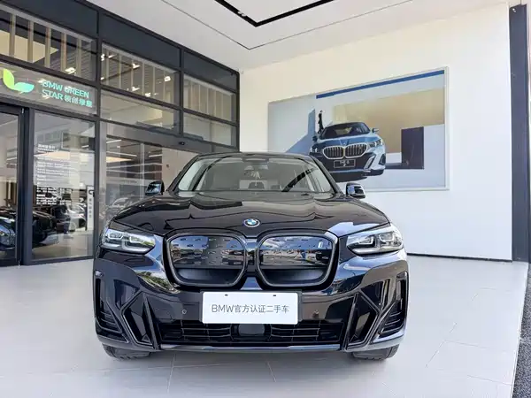 BMW iX3 2025