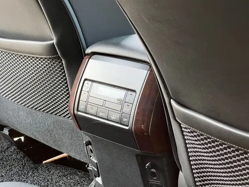Toyota Prado 2017 — фото 15
