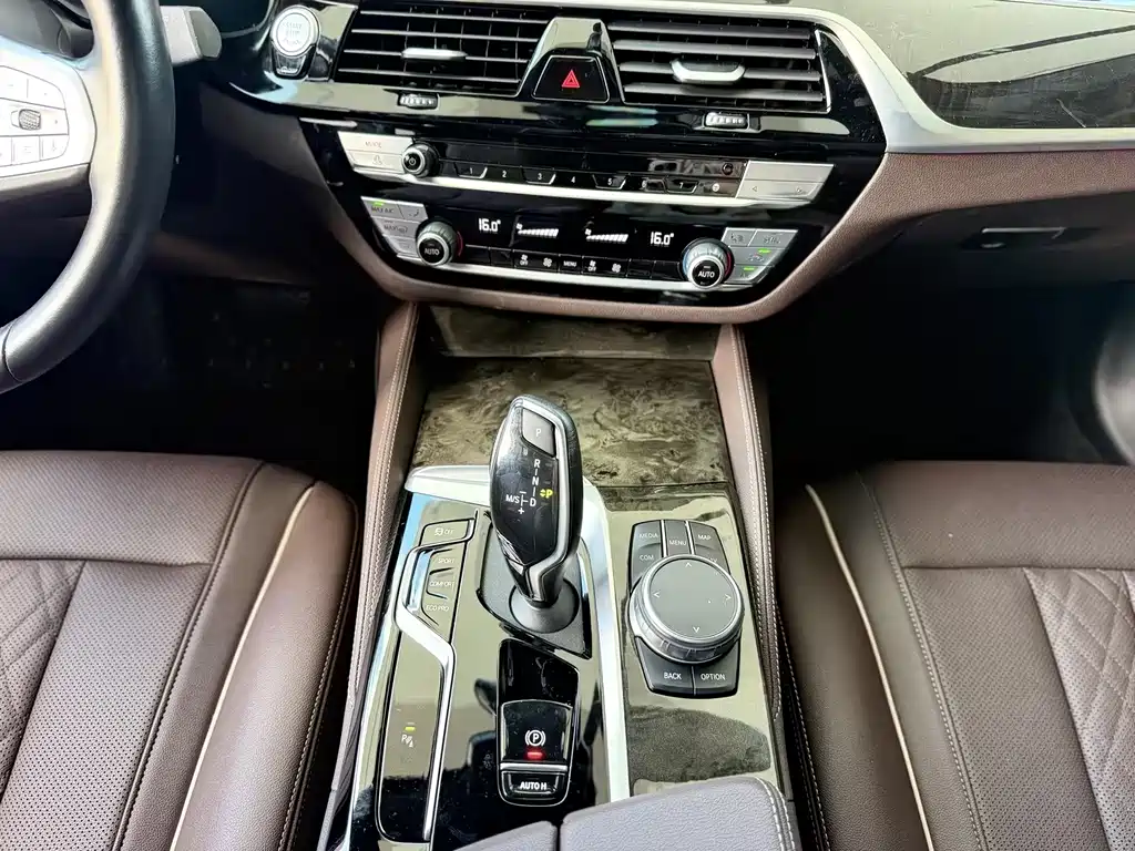 BMW 5 Series 2024 — фото 12