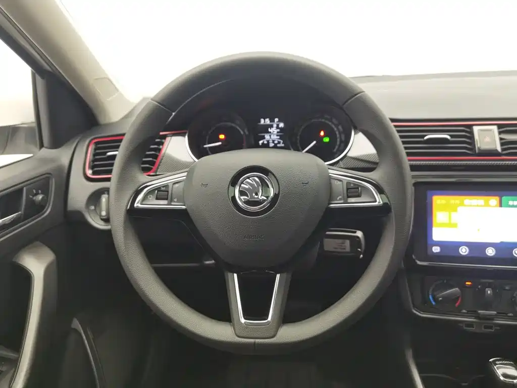 Skoda Rapid Spaceback 2021 — фото 11