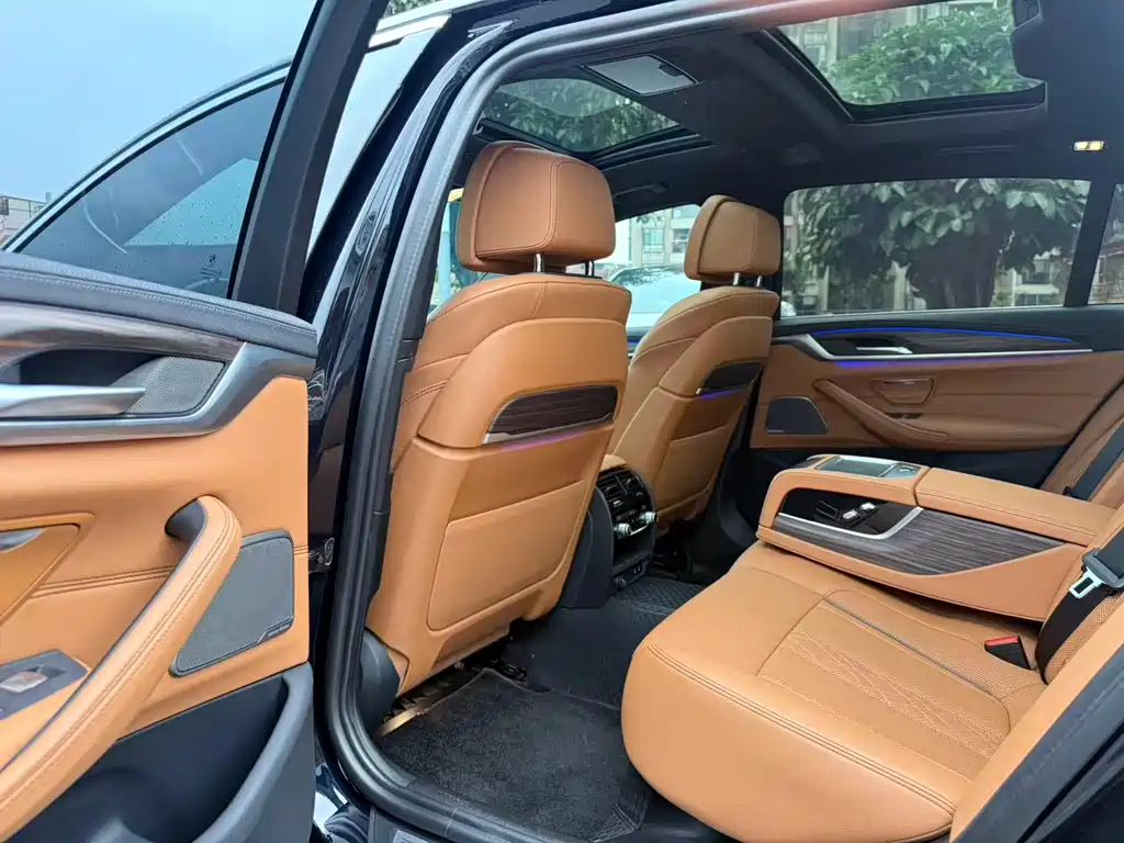 BMW 5 Series 2023 — фото 15