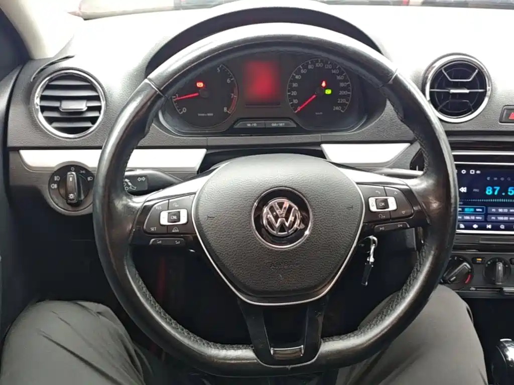 Volkswagen Jetta 2015 — фото 11