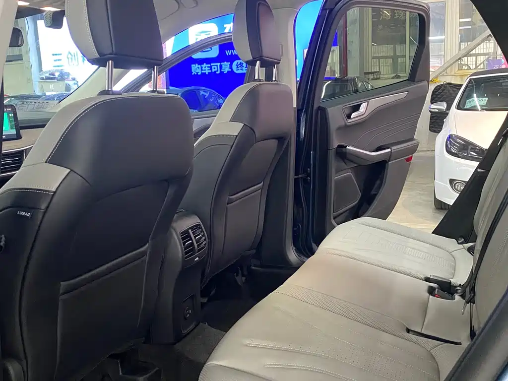 Ford Escape 2020 — фото 10