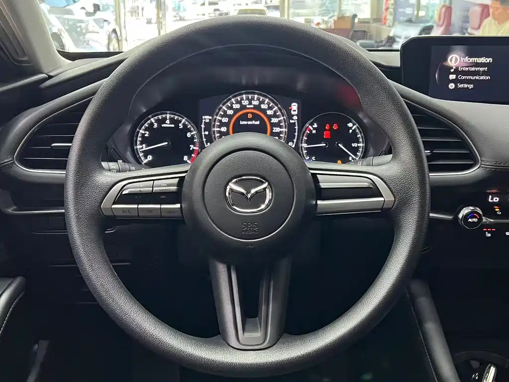 Mazda 3 Axela 2022 — фото 10