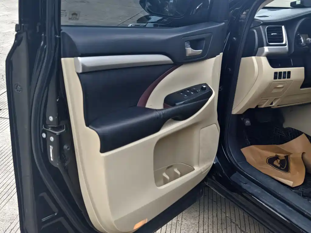 Toyota Highlander 2017 — фото 13
