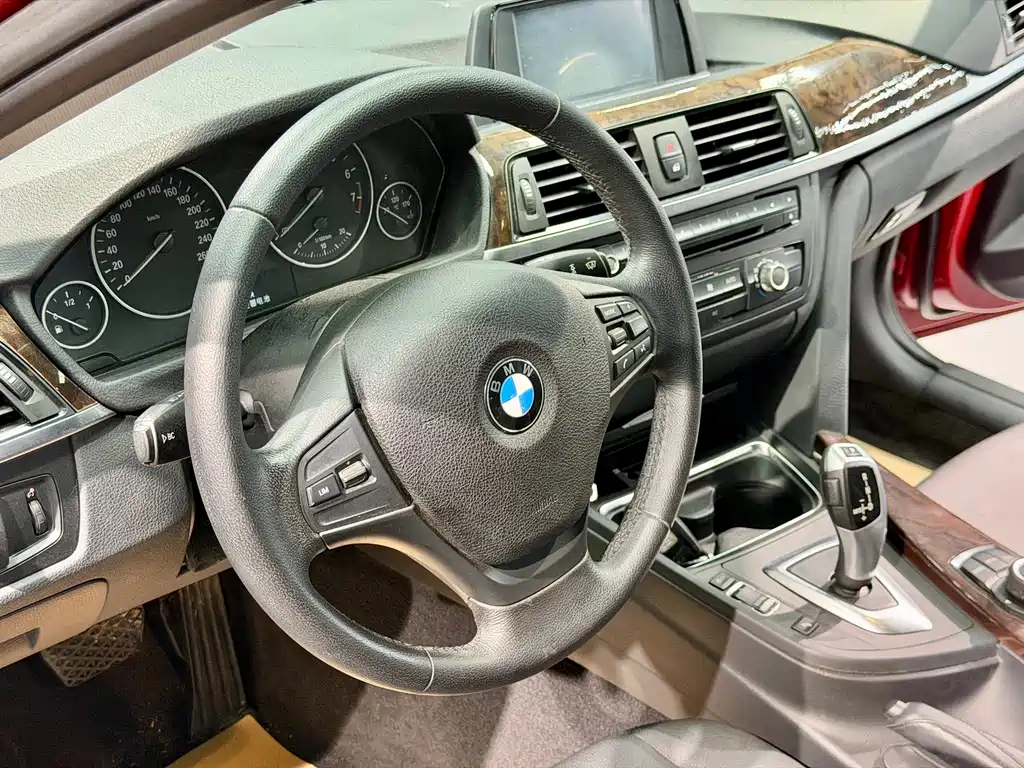 BMW 3 Series 2012 — фото 10