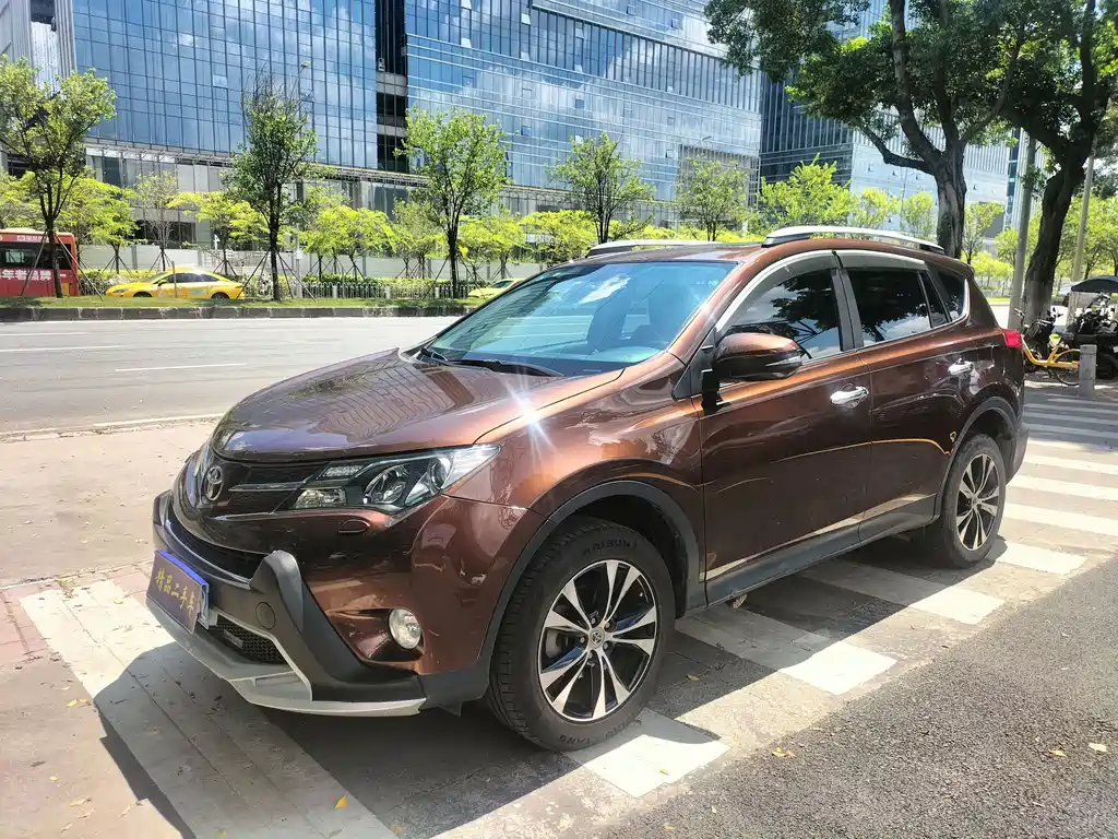 Toyota RAV4 2016 — фото 1