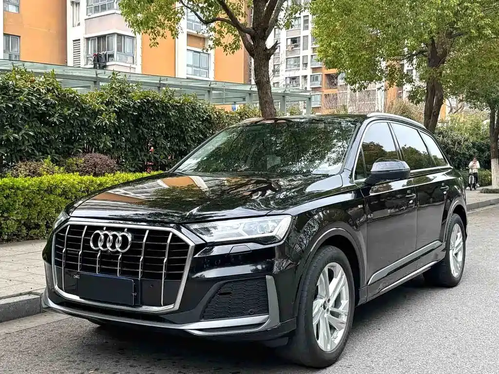 Audi Q7 2023 — фото 1