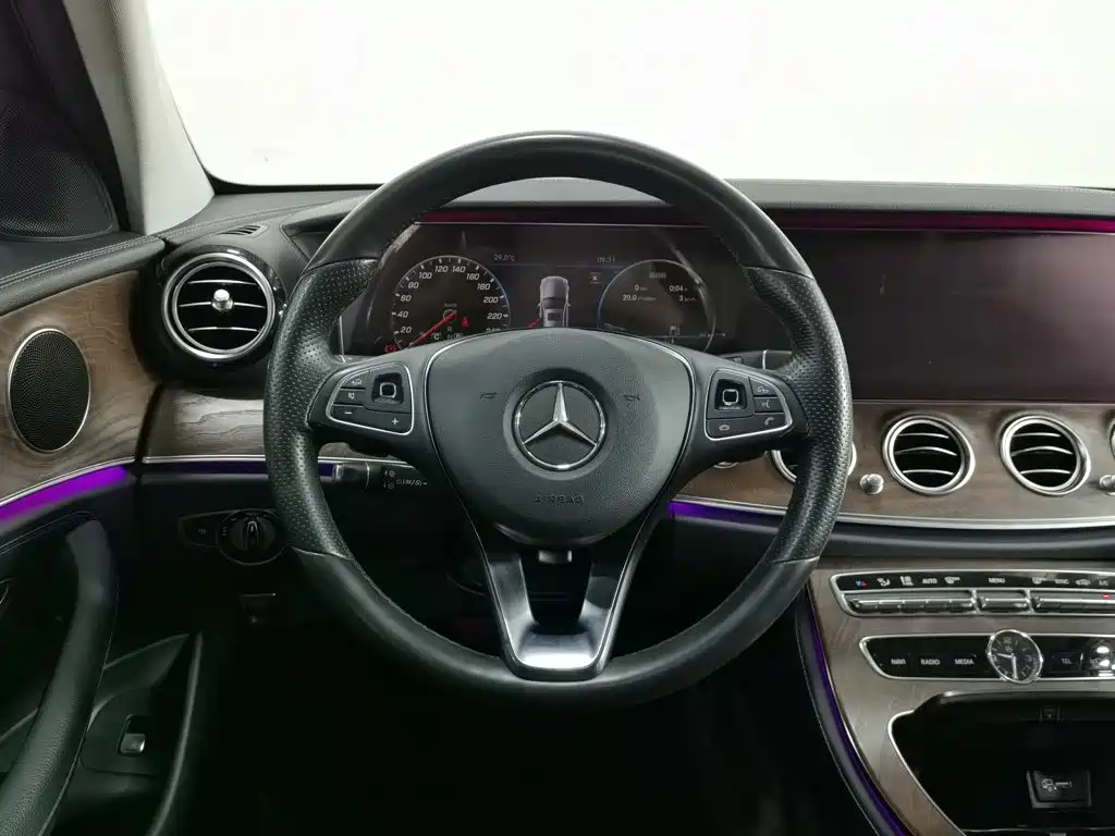 Mercedes-Benz E-Class 2018 — фото 11