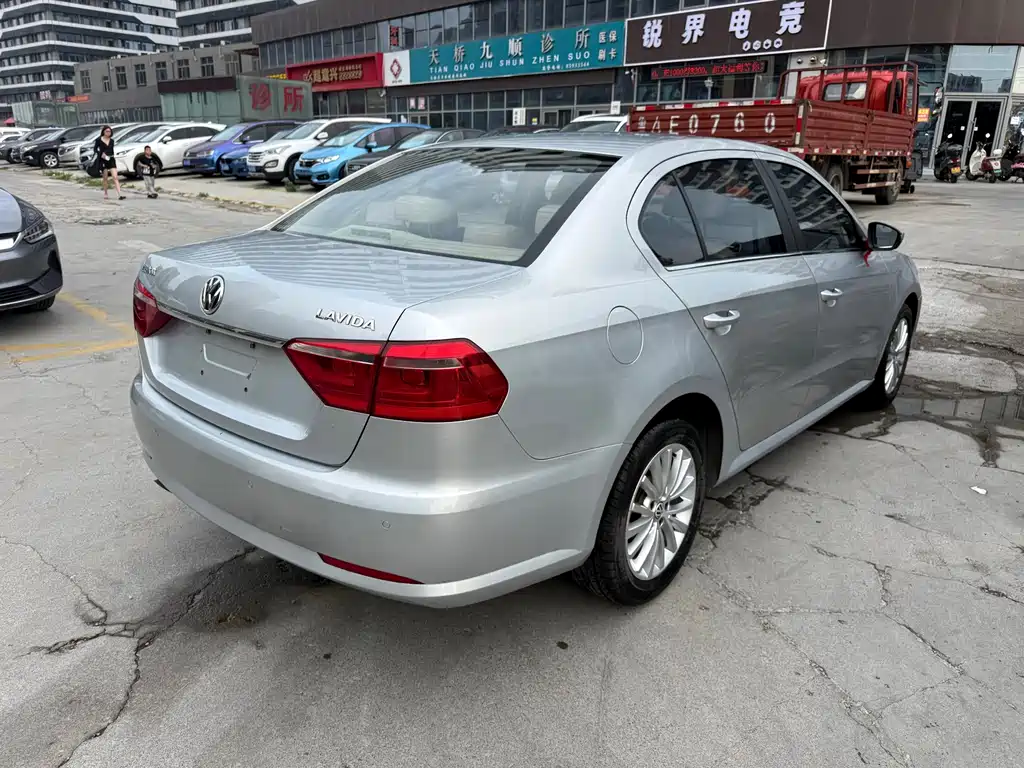 Volkswagen Lavida 2013