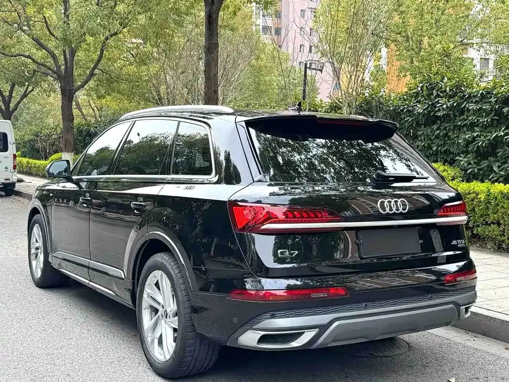 Audi Q7 2023 — фото 11