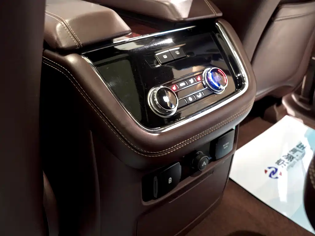 Lincoln Navigator 2020 — фото 17
