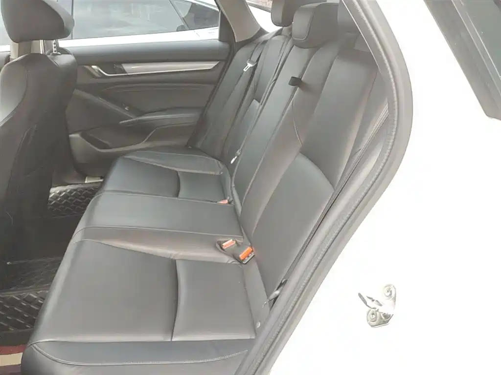Honda Accord 2019 — фото 17