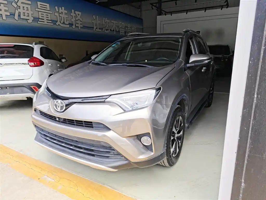 Toyota RAV4 2019 — фото 2