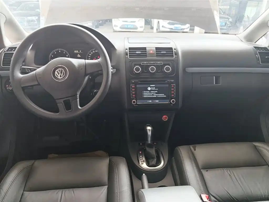 Volkswagen Touran 2015 — фото 10