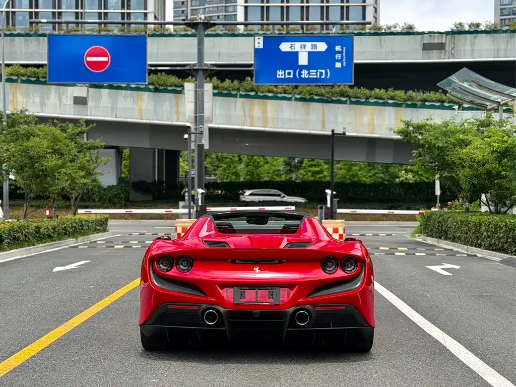 Ferrari F8 2022 — фото 8