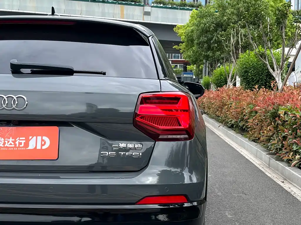 Audi Q2L 2021 — фото 5