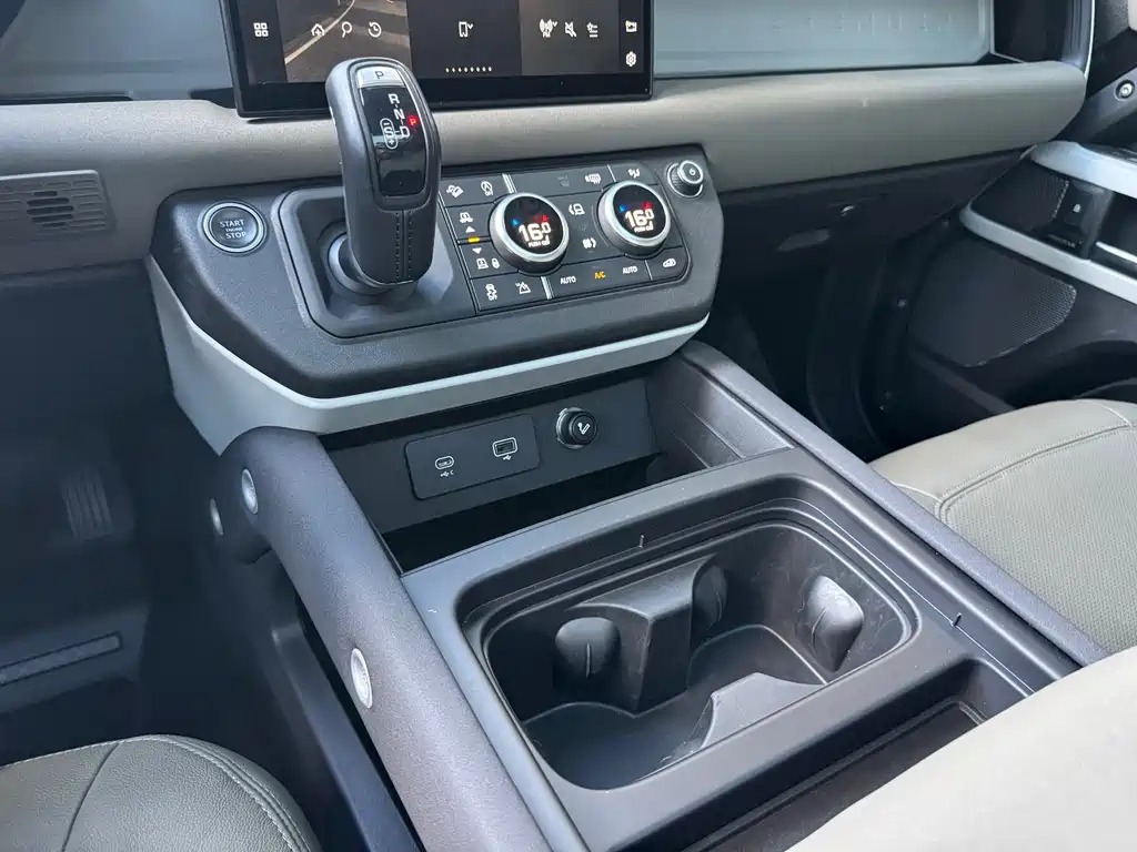 Land Rover Defender 2022 — фото 11