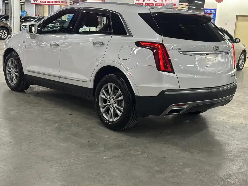 Cadillac XT5 2021 — фото 9
