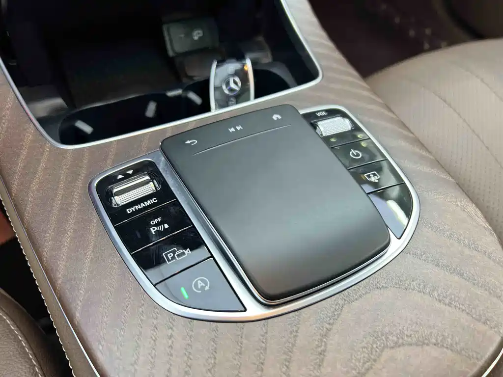 Mercedes-Benz E-Class 2023 — фото 11