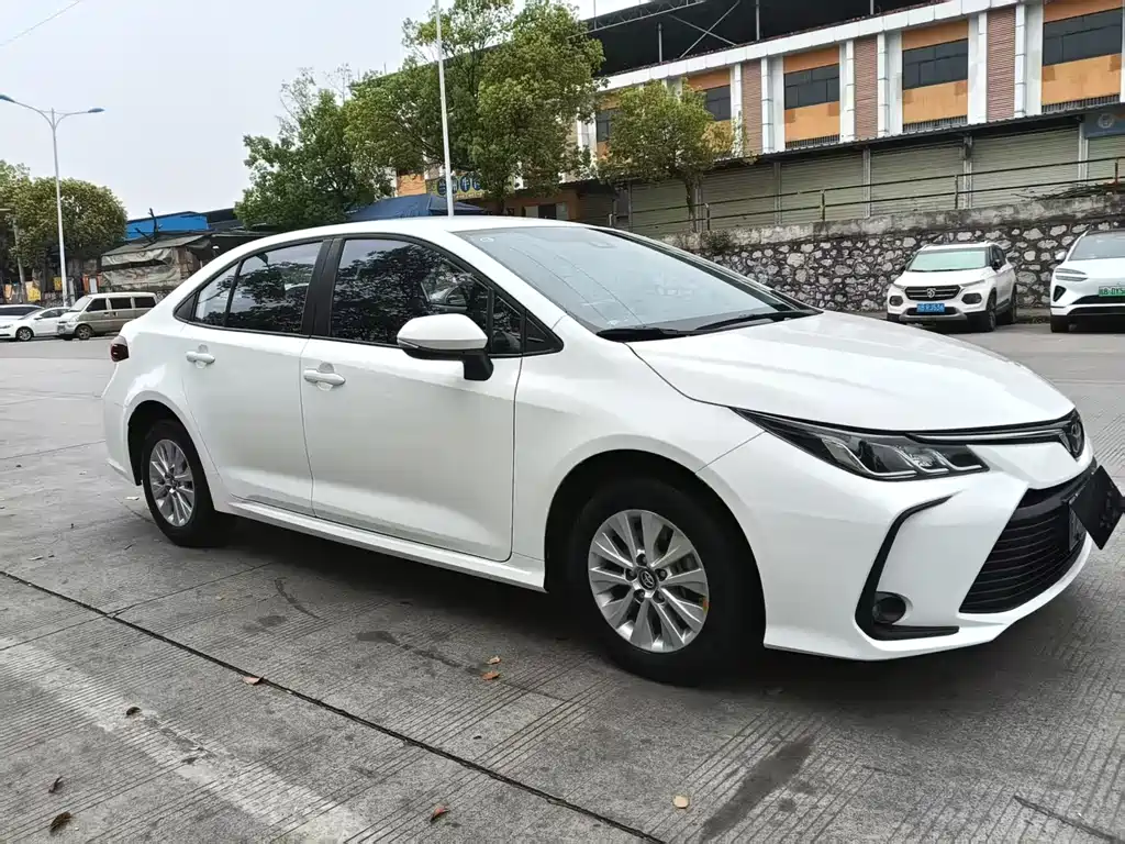 Toyota Corolla 2023 — фото 3