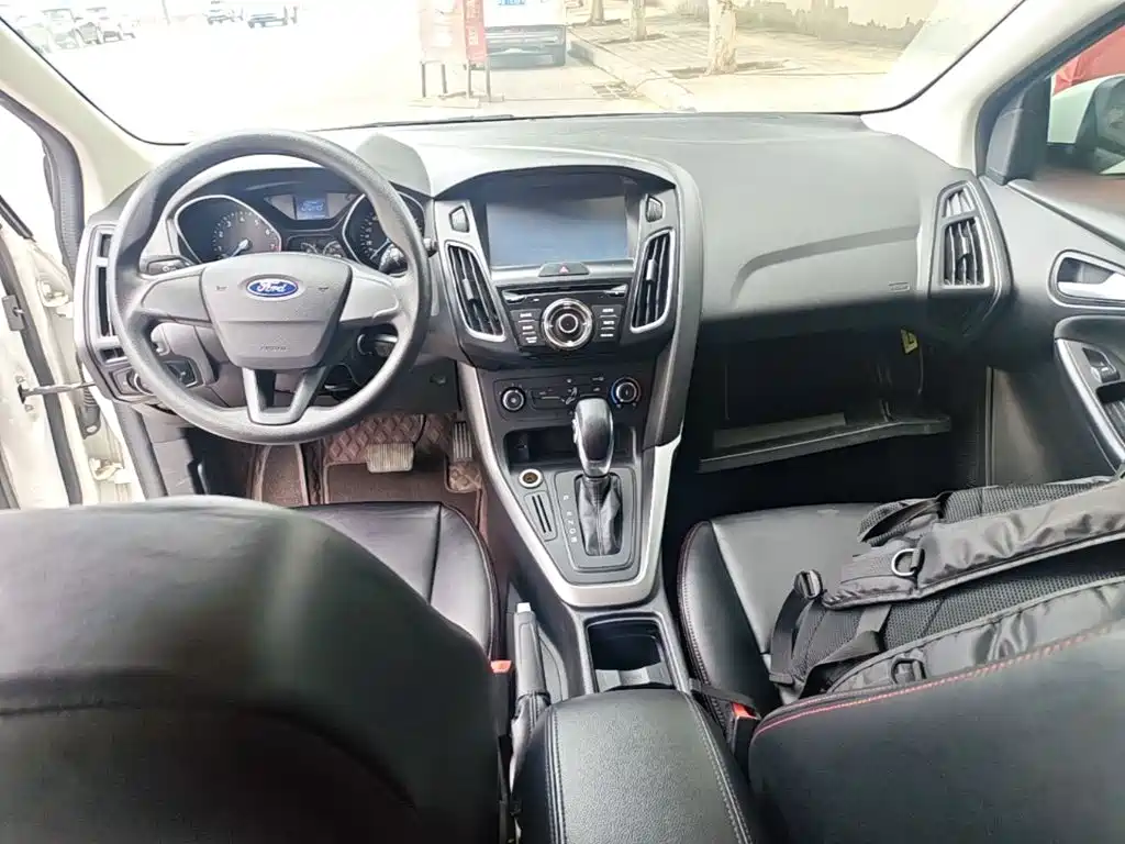 Ford Focus 2016 — фото 10