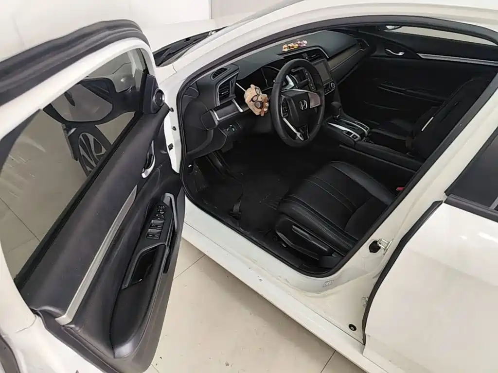 Honda Civic 2019 — фото 16