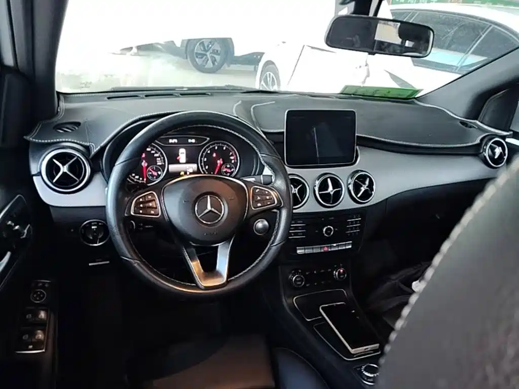 Mercedes-Benz B-Class 2017 — фото 10