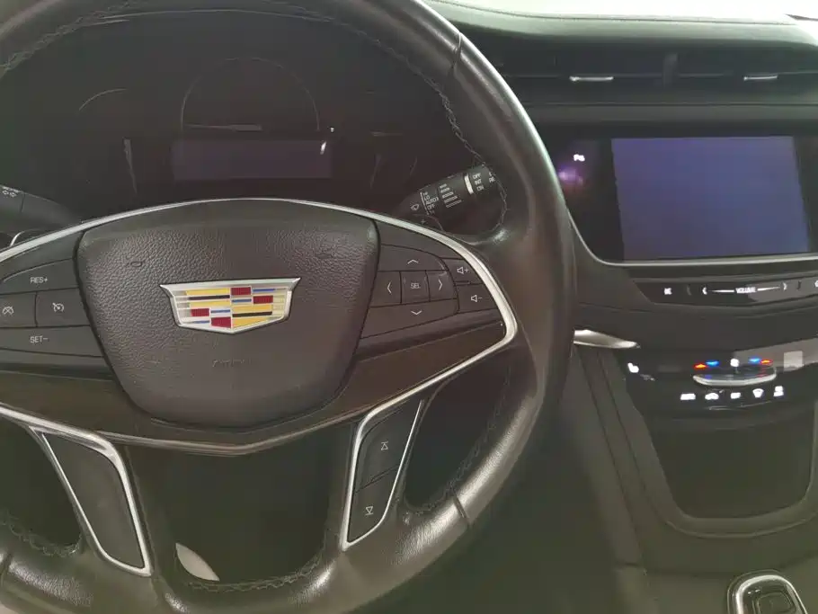 Cadillac XT5 2016 — фото 13