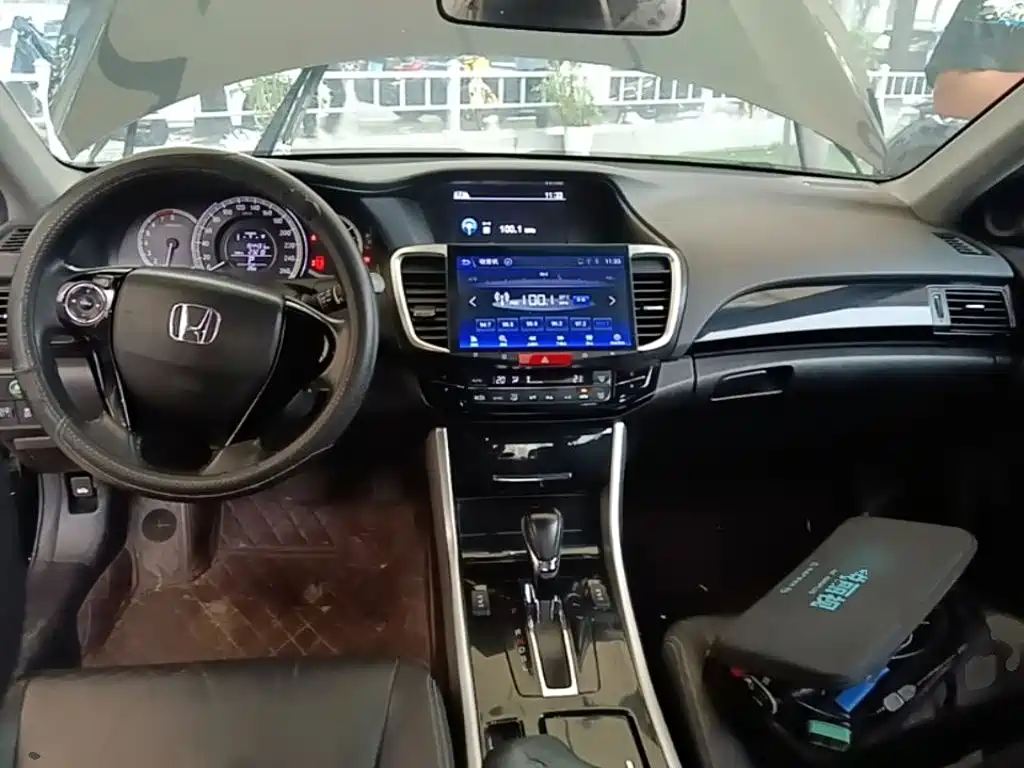 Honda Accord 2018 — фото 16