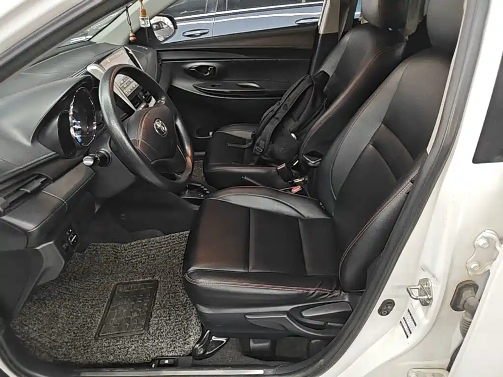 Toyota Yaris L 2017 — фото 15