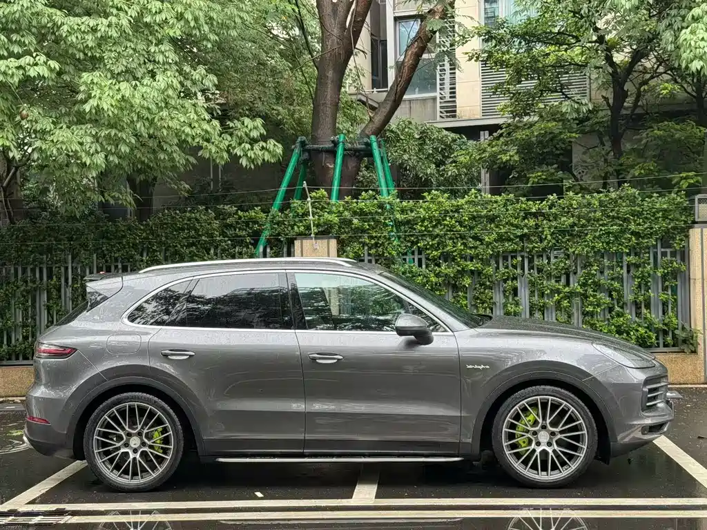 Porsche Cayenne Hybrid 2019 — фото 3