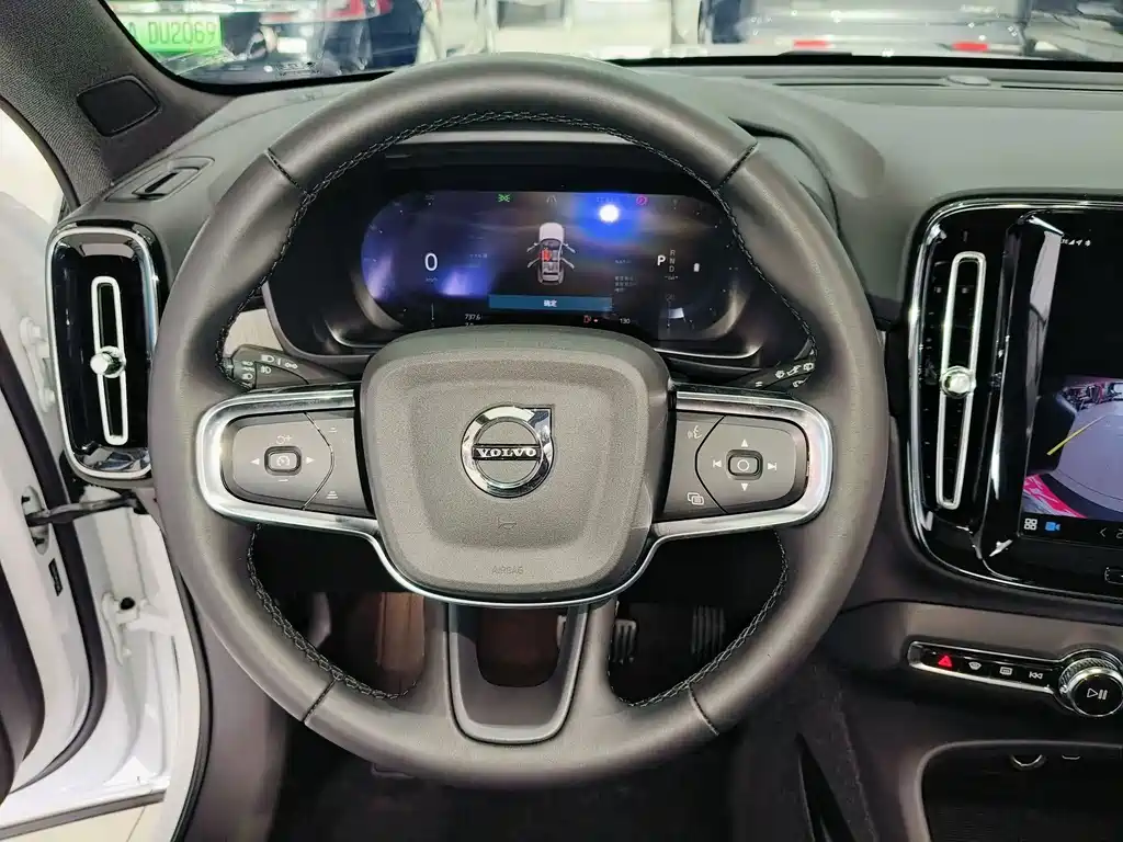 Volvo XC40 2023 — фото 10