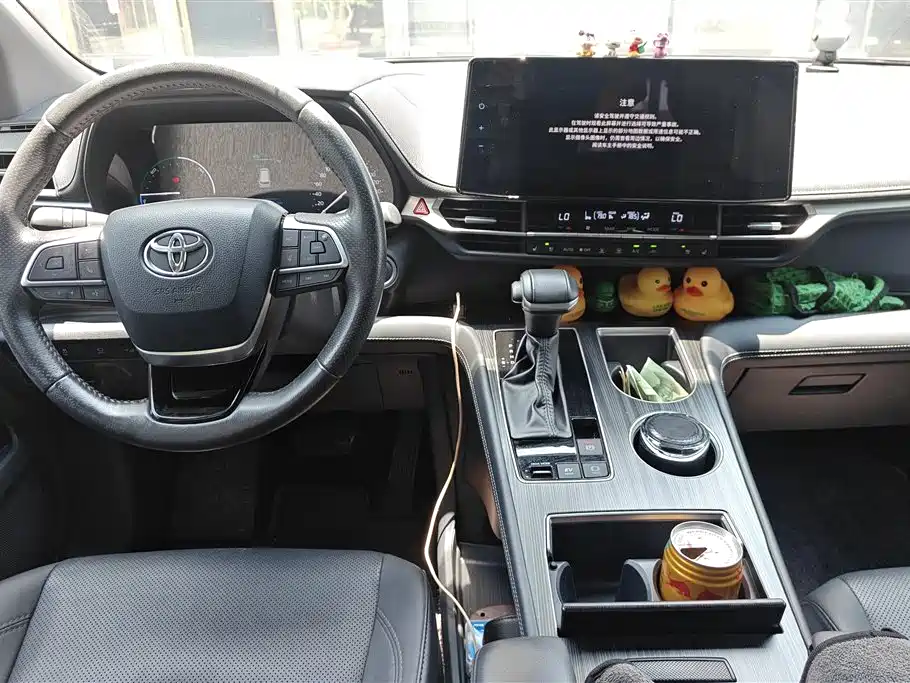 Toyota Sienna 2024 — фото 12