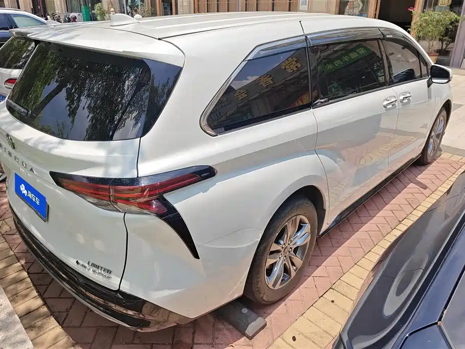 Toyota Sienna 2024 — фото 3