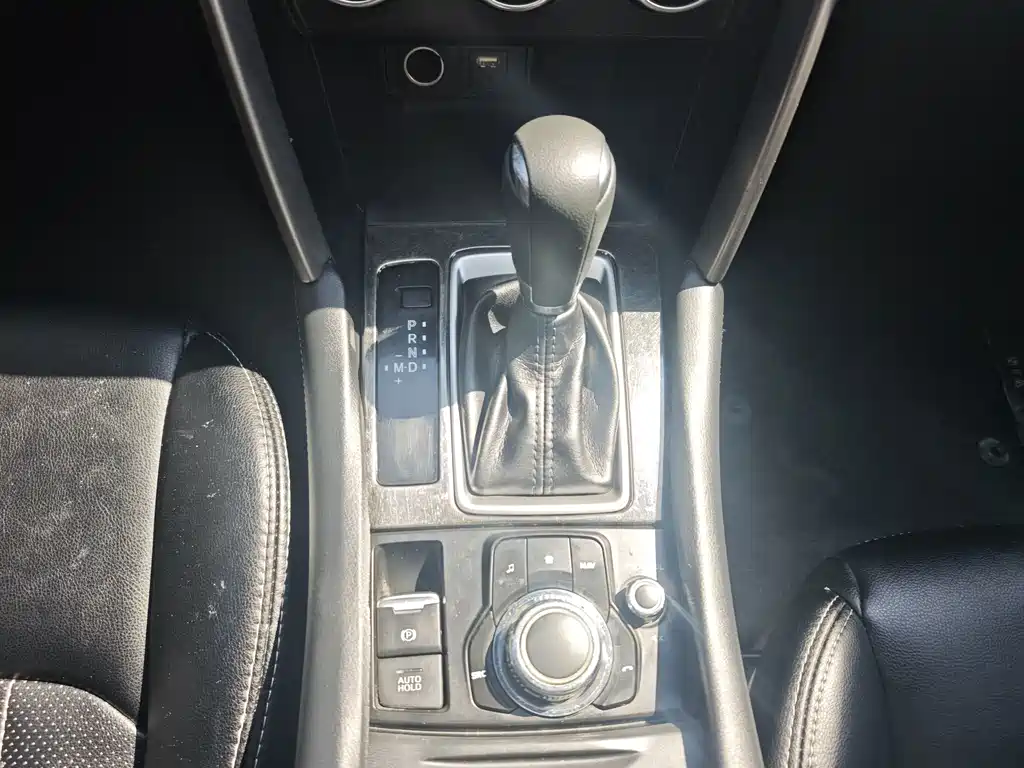 Mazda CX-4 2017 — фото 15