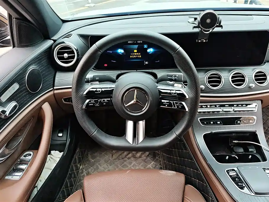 Mercedes-Benz E-Class 2022 — фото 14