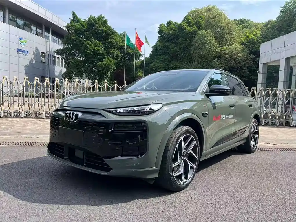 Audi Q6L E-Tron 2025 — фото 1