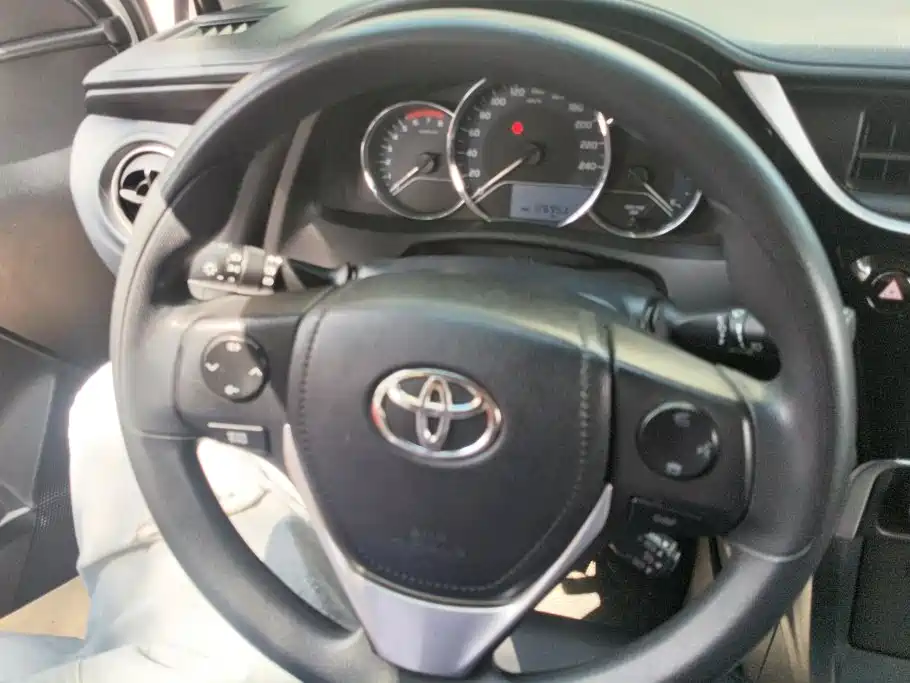 Toyota Corolla 2017 — фото 15