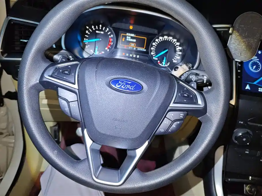 Ford Edge 2016 — фото 15