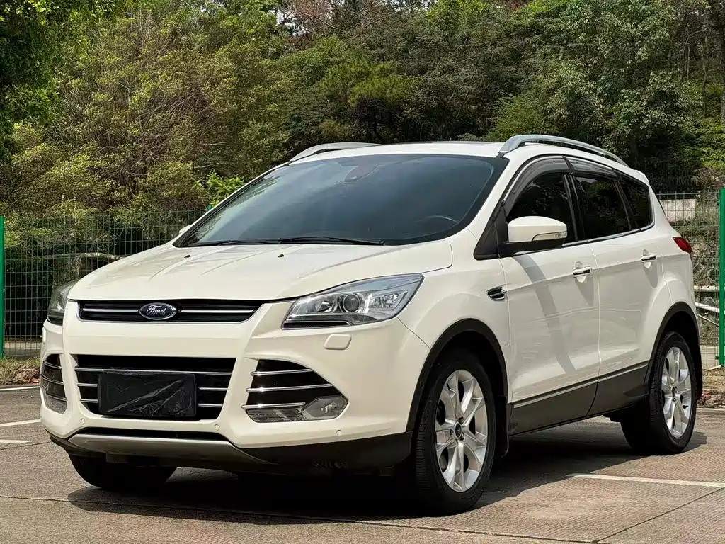 Ford Kuga 2015 — фото 1