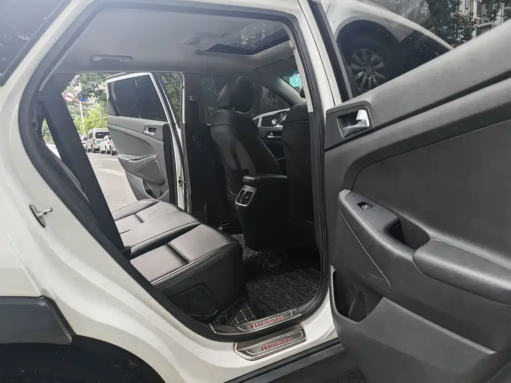 Hyundai Tucson 2017 — фото 18