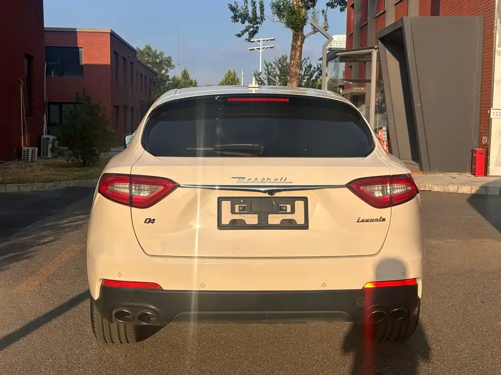Maserati Levante 2018 — фото 21