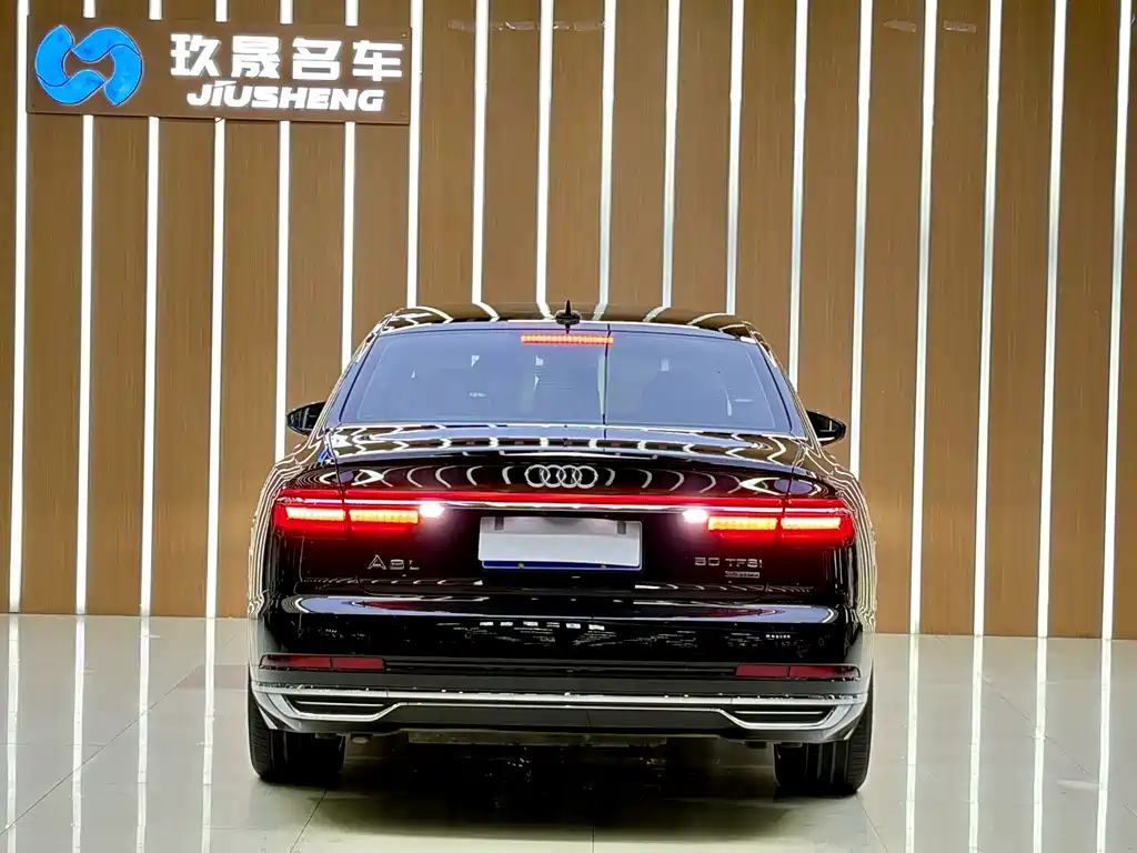 Audi A8 2022 — фото 20