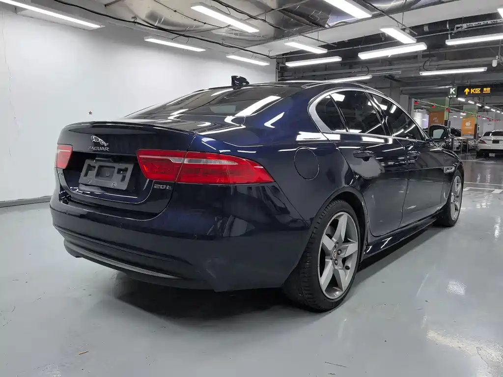 Jaguar XE 2016 — фото 15