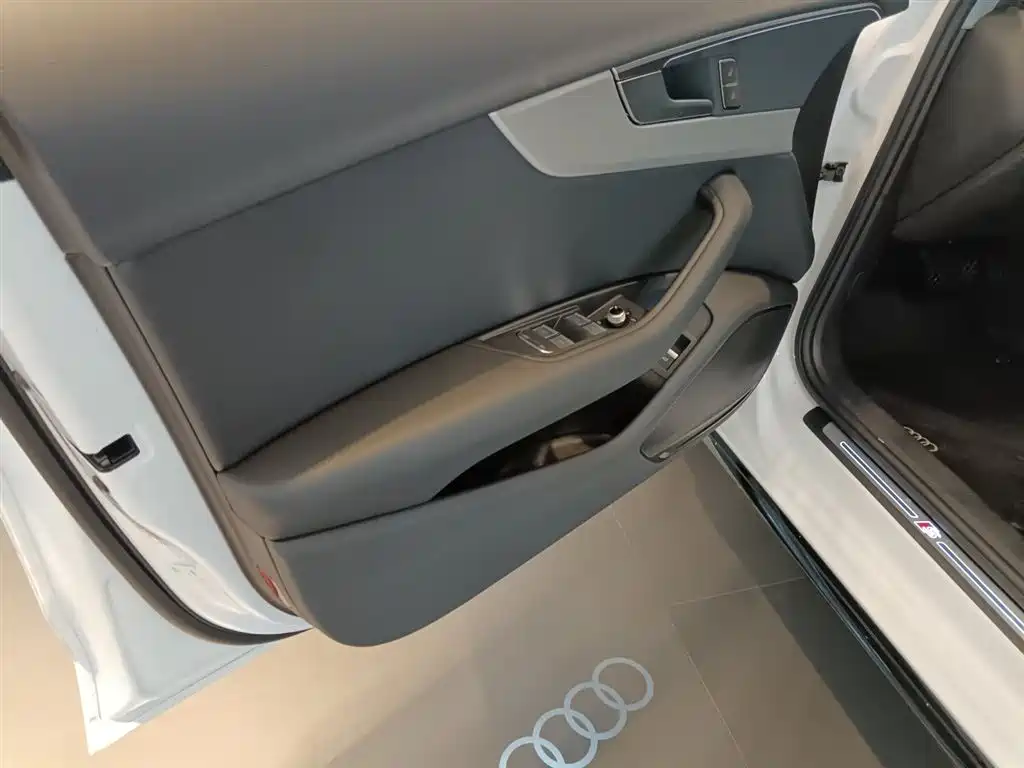 Audi A4L 2026 — фото 11