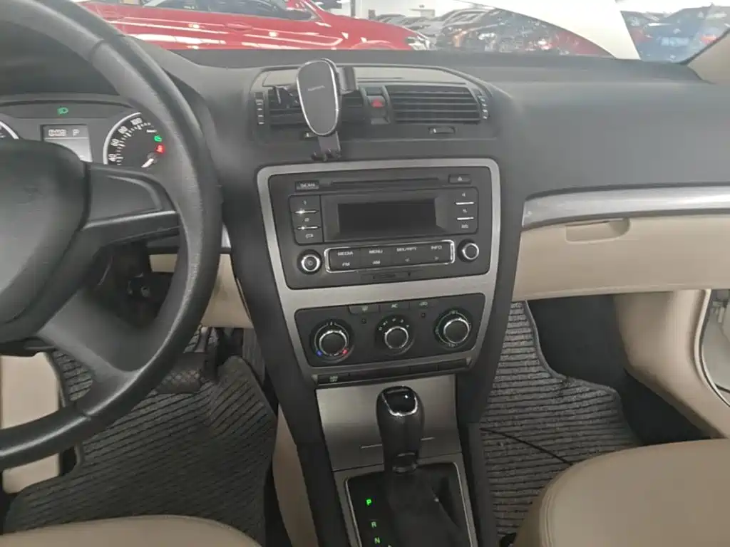 Skoda Octavia 2014 — фото 13