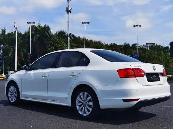 Volkswagen Sagitar 2014
