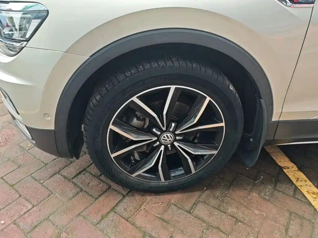 Volkswagen Tiguan L 2018 — фото 23